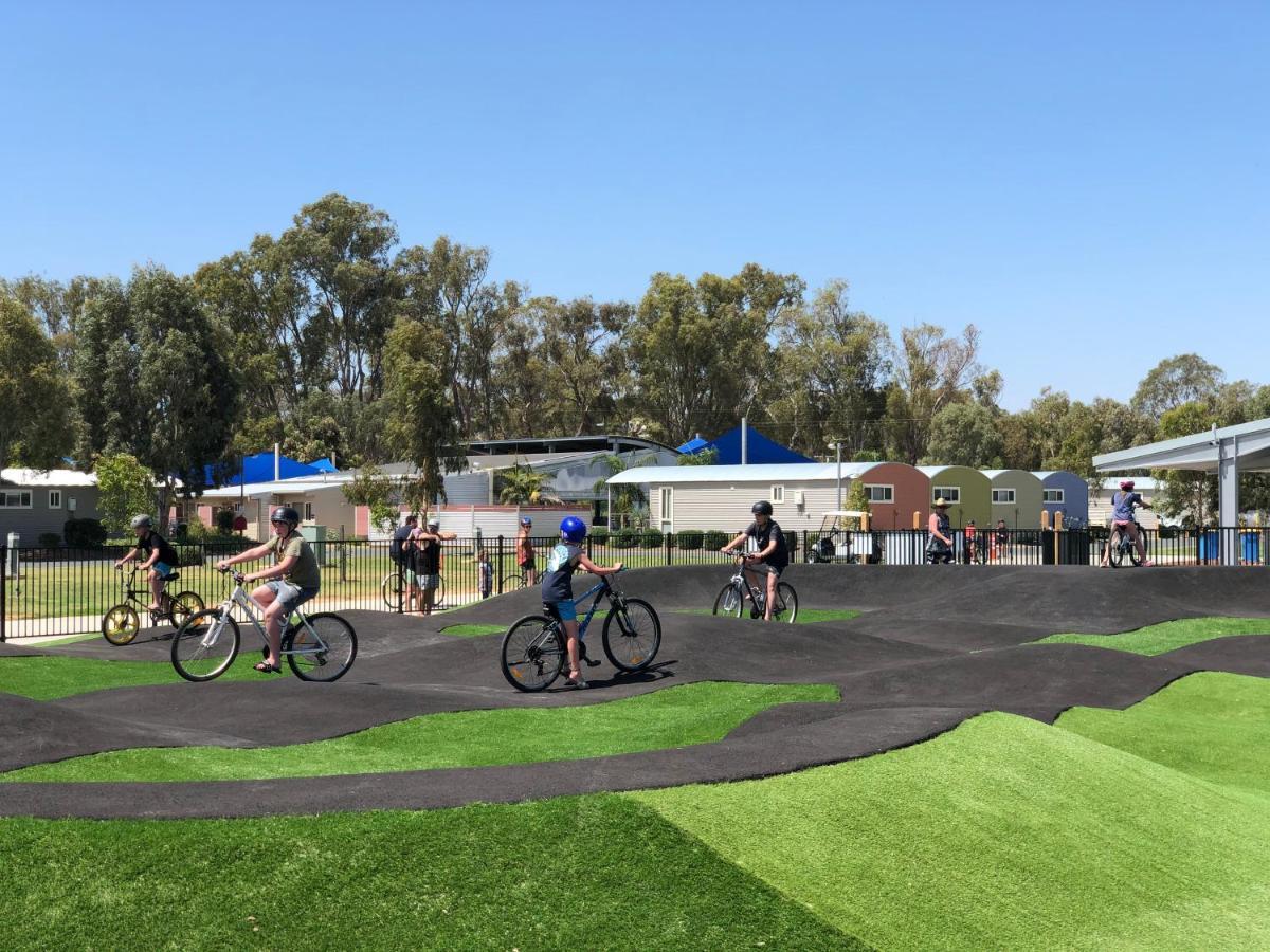 Big4 Deniliquin Holiday Park Экстерьер фото