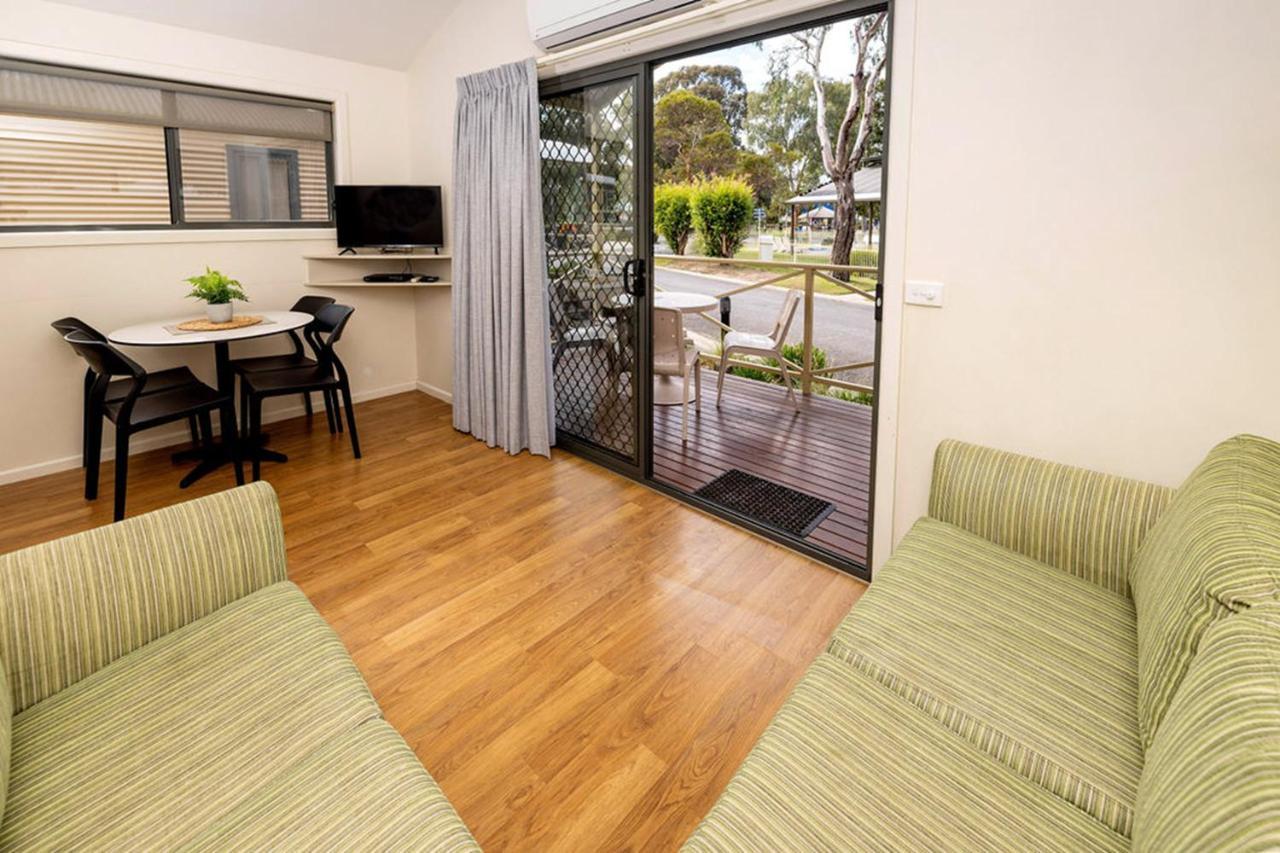 Big4 Deniliquin Holiday Park Экстерьер фото