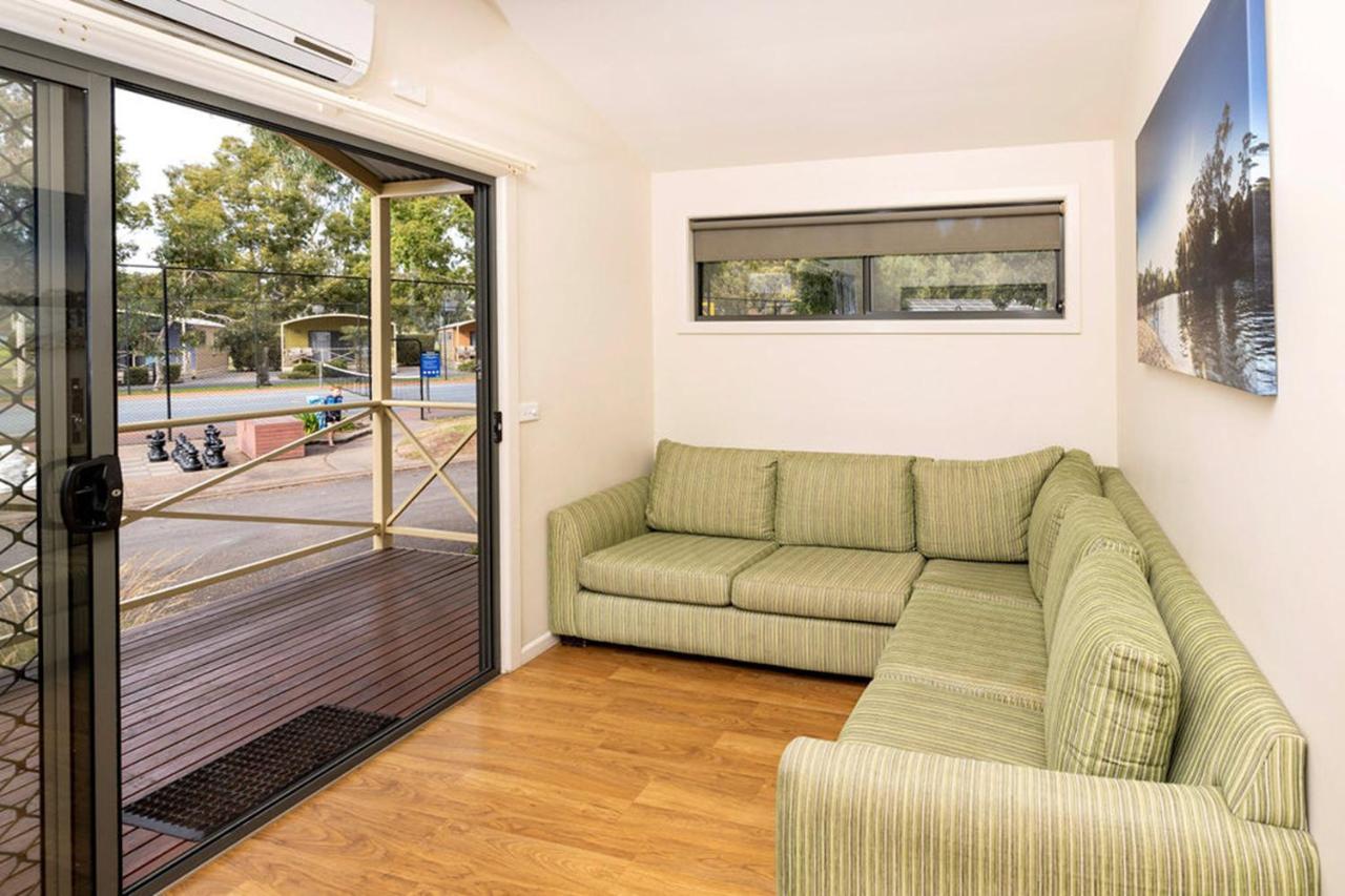 Big4 Deniliquin Holiday Park Экстерьер фото