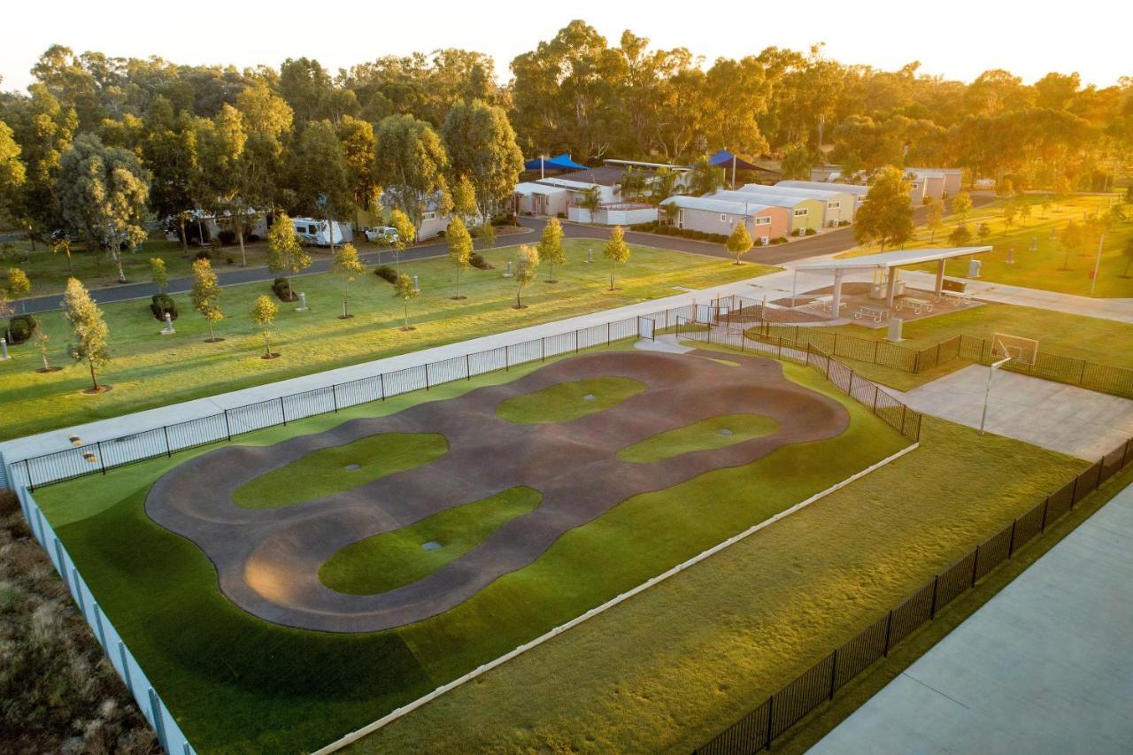 Big4 Deniliquin Holiday Park Экстерьер фото