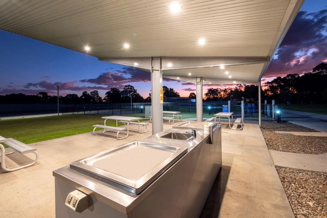Big4 Deniliquin Holiday Park Экстерьер фото