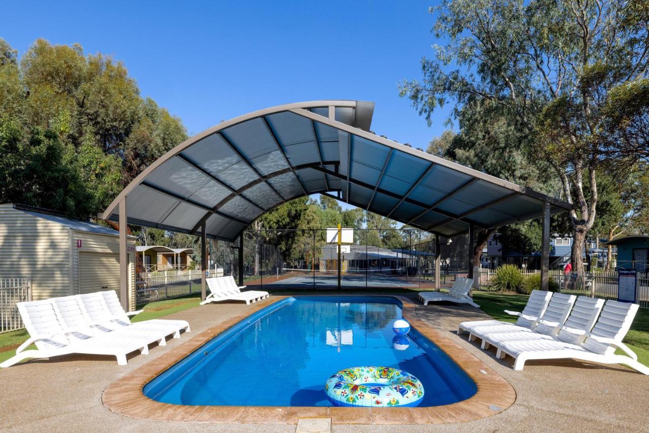 Big4 Deniliquin Holiday Park Экстерьер фото