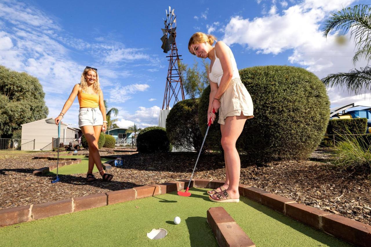 Big4 Deniliquin Holiday Park Экстерьер фото