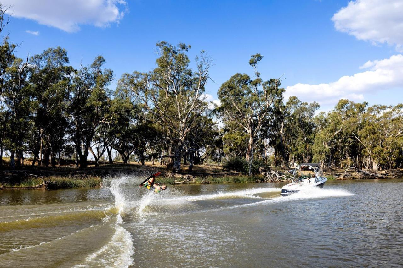 Big4 Deniliquin Holiday Park Экстерьер фото
