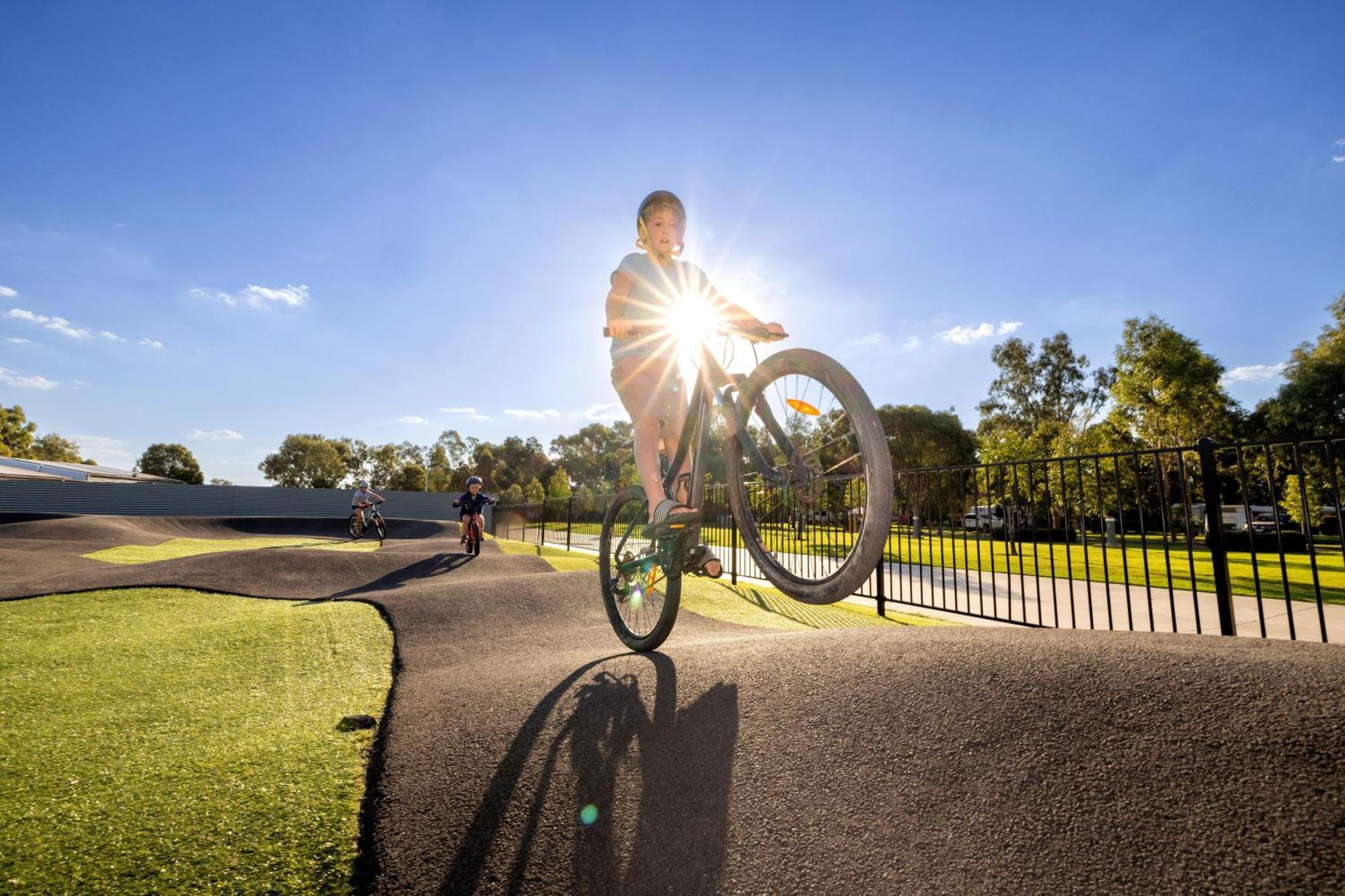 Big4 Deniliquin Holiday Park Экстерьер фото