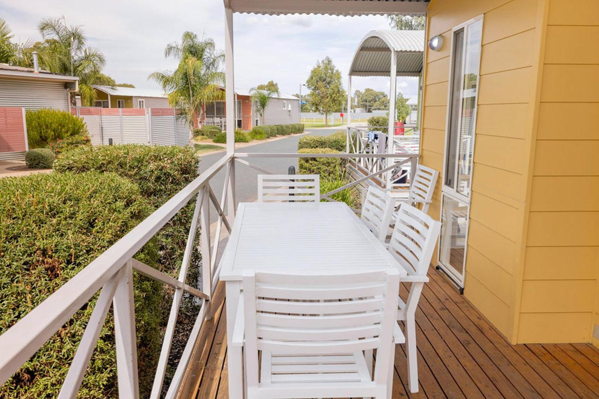 Big4 Deniliquin Holiday Park Номер фото