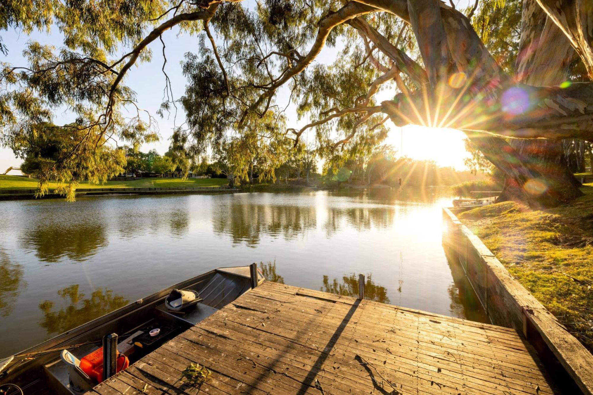 Big4 Deniliquin Holiday Park Экстерьер фото