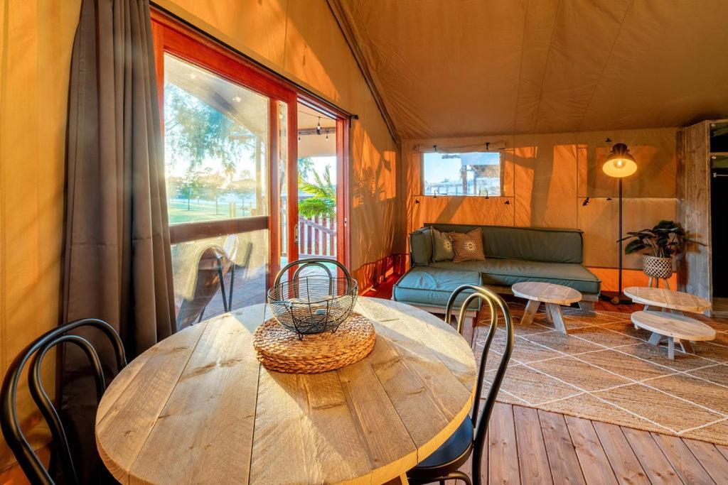 Big4 Deniliquin Holiday Park Экстерьер фото