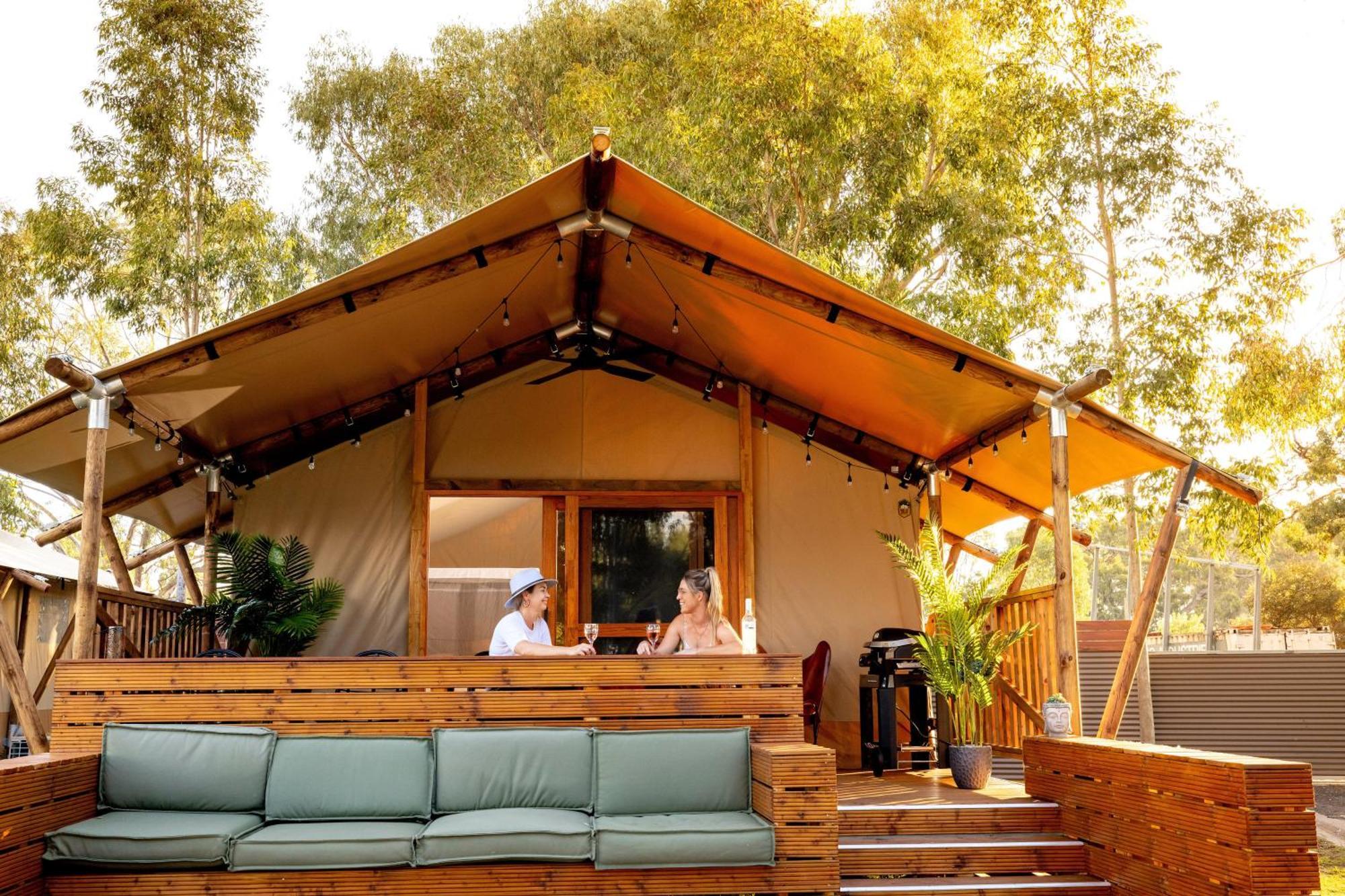 Big4 Deniliquin Holiday Park Экстерьер фото