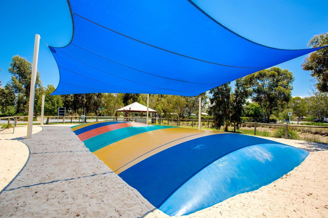 Big4 Deniliquin Holiday Park Экстерьер фото