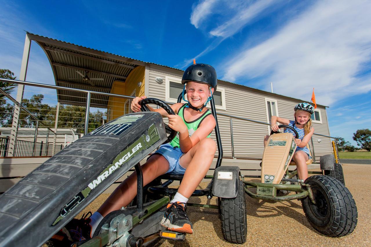 Big4 Deniliquin Holiday Park Экстерьер фото