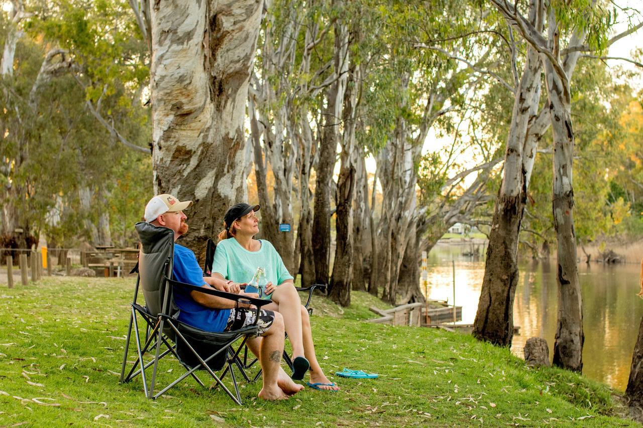 Big4 Deniliquin Holiday Park Экстерьер фото