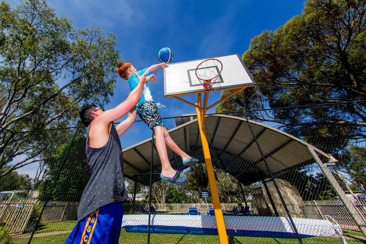 Big4 Deniliquin Holiday Park Экстерьер фото
